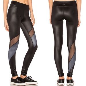 Beyond Yoga ‘Gloss Over Waves’ leggings
